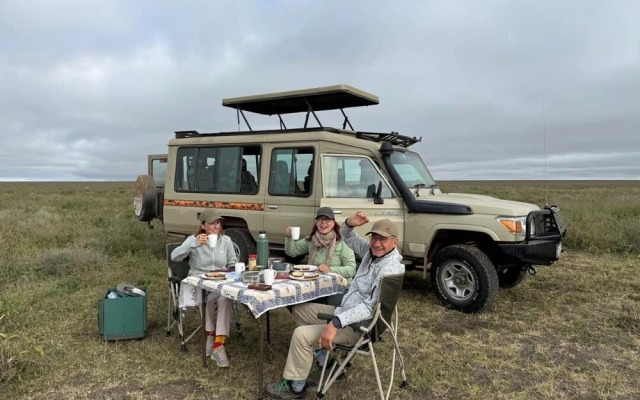 Moyoni Africa Lodge & Tours