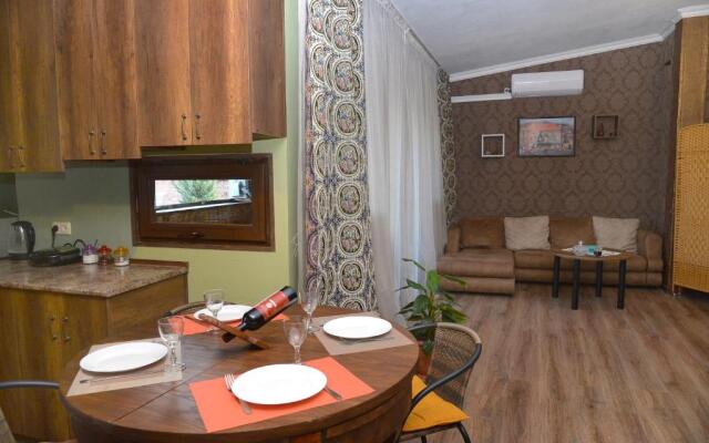Natia's apartment on Dadiani st.