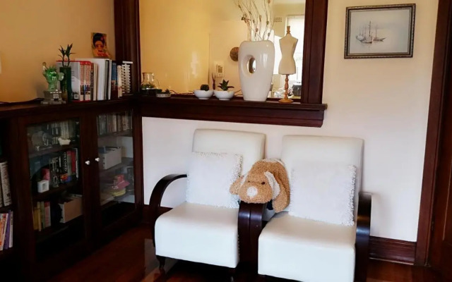Deco Family House