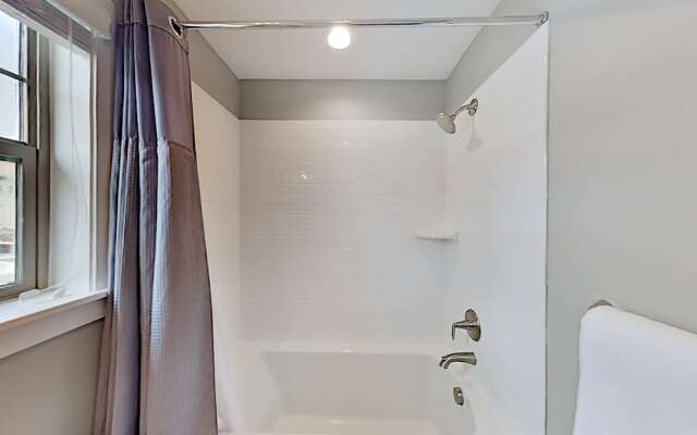 1072wcat 4 Bedroom Home