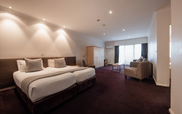 The Executive Inn – Guest Rooms – Newcastle