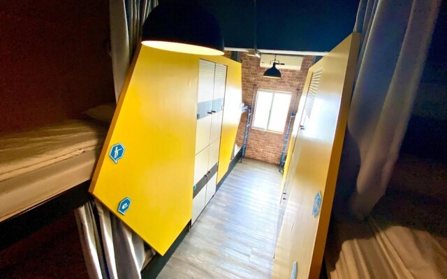 Hive Backpackers