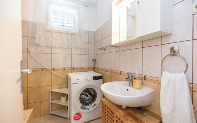 Amazing Home in Mimice With Wifi and 4 Bedrooms