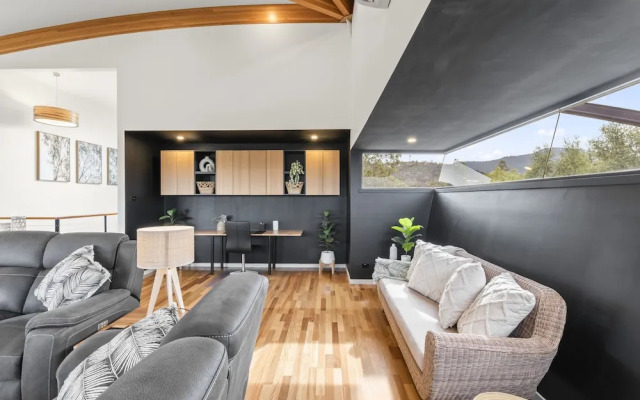Tree Top Views - 4 Bedroom House