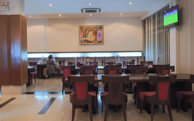 Ritz Roma Huambo