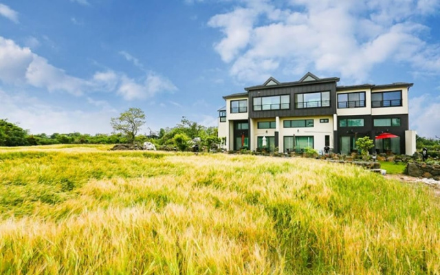 Jeju Bandi House Pension