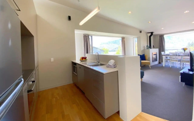Tekau - Modern holiday apartment with lakeview