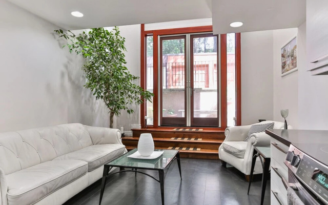 Stunning Victorian House in the Annex