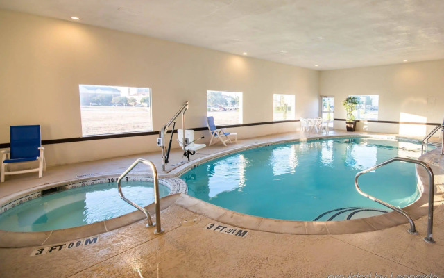 Clarion Inn & Suites DFW North