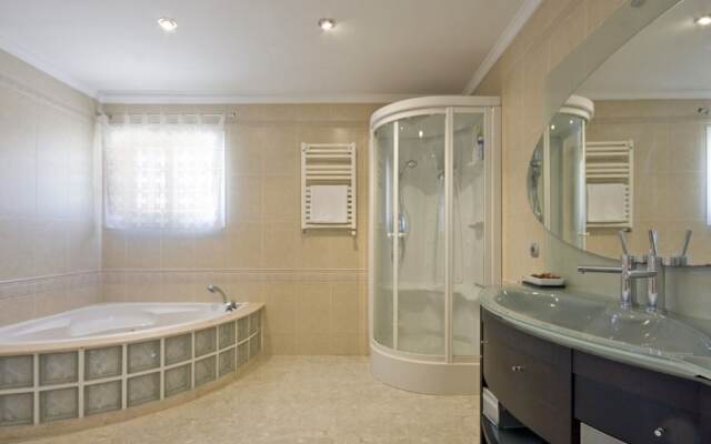 Villa - 4 Bedrooms with Pool, WiFi and Sea views - 104966