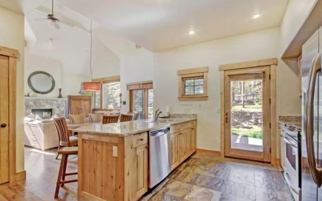 Mountain Thunder Lodge 3 Bedroom Vacation Rental in Breckenridge With Access to a Hot Tub Just Two Blocks From Main Street