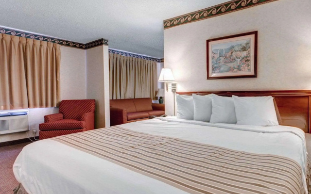 Econo Lodge Inn & Suites El Paso West