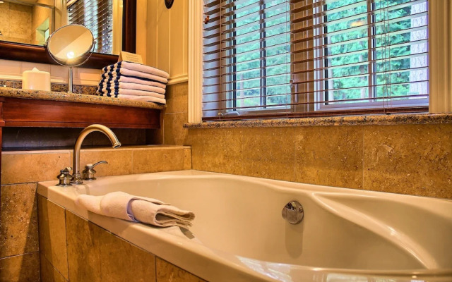 Poets Cove Resort & Spa