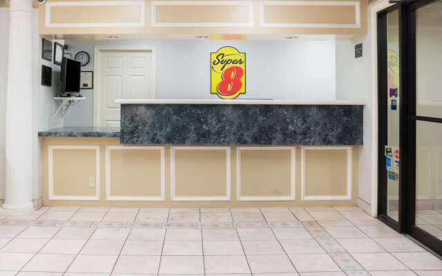 Super 8 by Wyndham Sealy