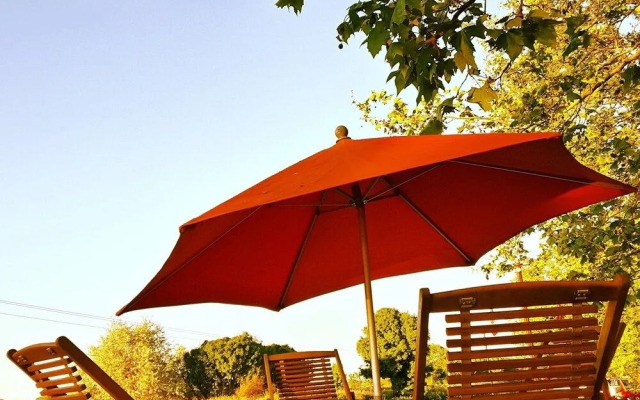 Barge Beatrice cruises on the Canal du Midi