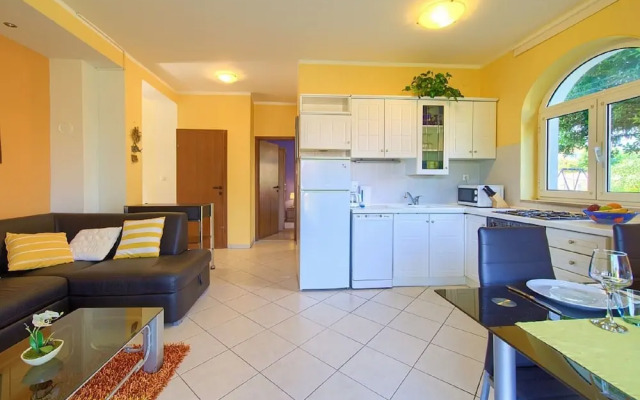 Pleasant Apartment in Vantacici Amid the Sea