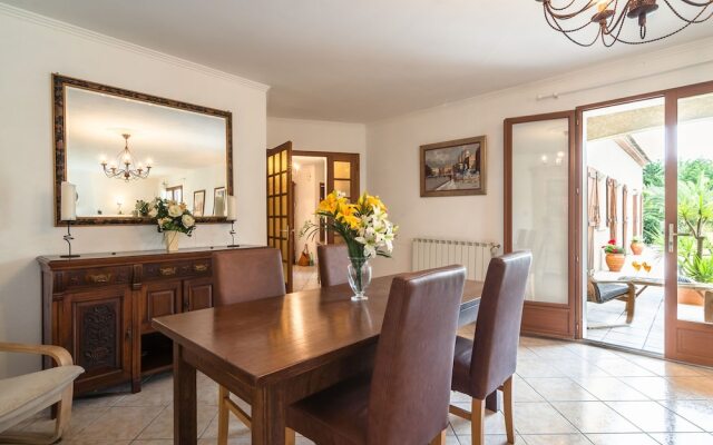 Superb Villa In Olonzac With Swimming Pool Close To Lake