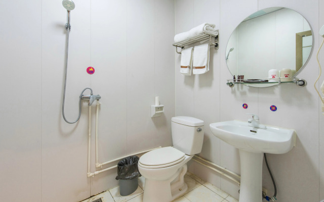 Junyi chain hotel (Gaobeidian Baigou Trade City store)