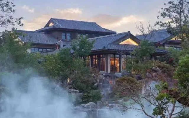 Qingdao Yixing Fang Hua Jian Tang · Lan She