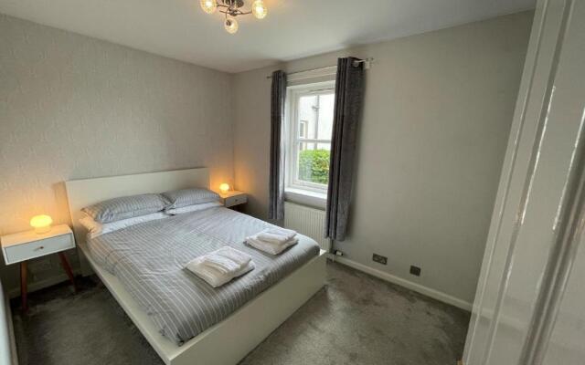 Beautiful 2-bed Apartment in Renfrew