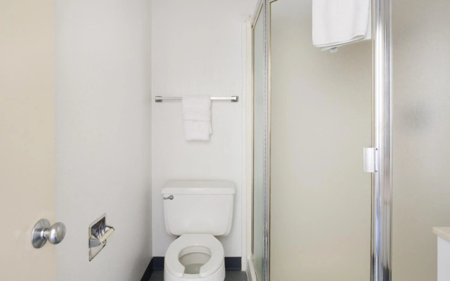 Days Inn by Wyndham New Philadelphia