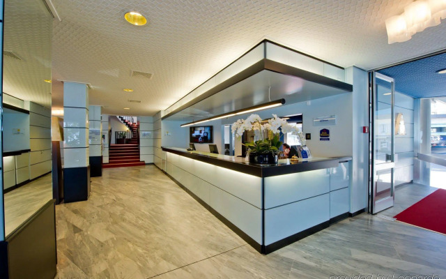 Hotel Mona