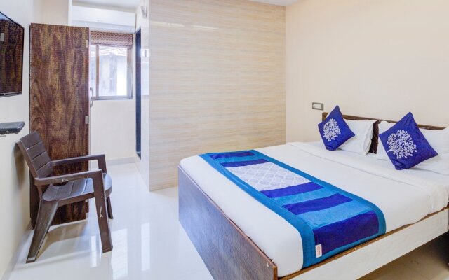 OYO 9748 Hotel Girgaon Palace