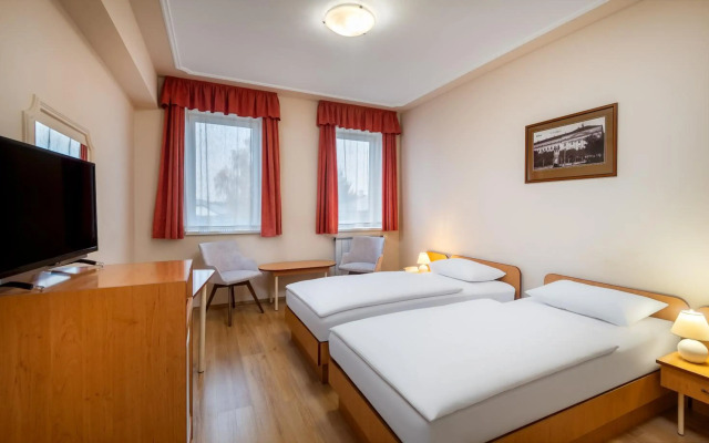 Hotel Platan