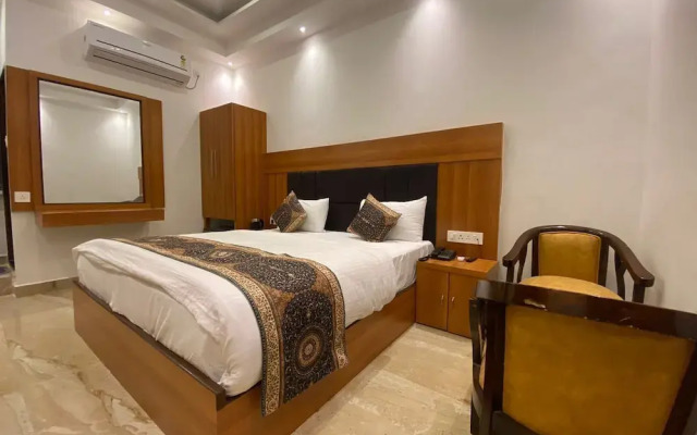 Hotel Varuna Grand