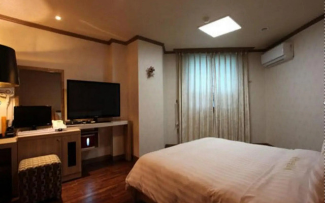 Chuncheon Tourist Hotel