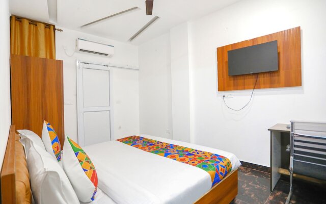 FabHotel The Grand Suite