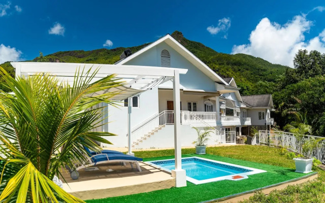 Luxurious 2-bed Villa in Bel Ombre Mahe Seychelles
