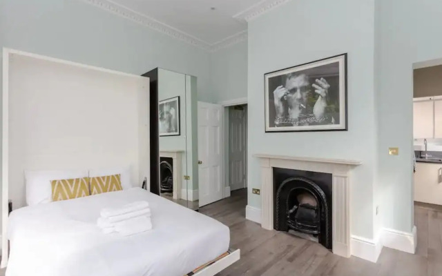 Chic, Newly Renovated Studio Apartment in Angel
