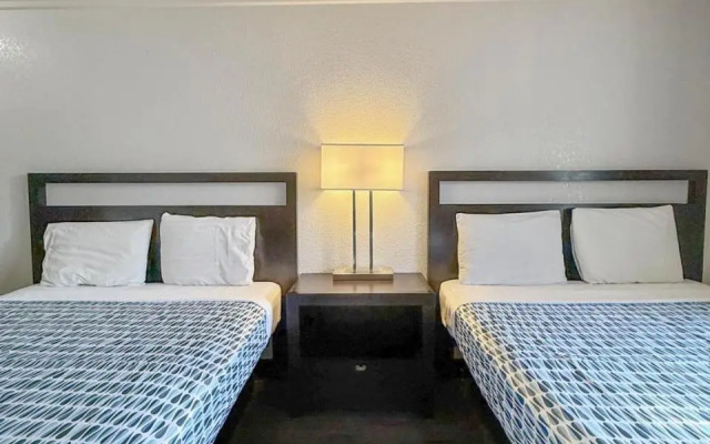 Super 7 Motel