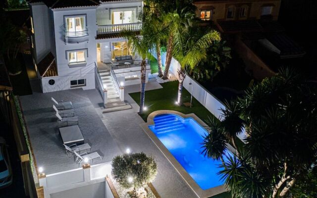 Sunny Camelia Villa Heated pool