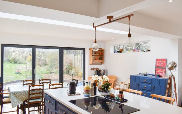 Spacious 4 Bedroom Family Home in Hove