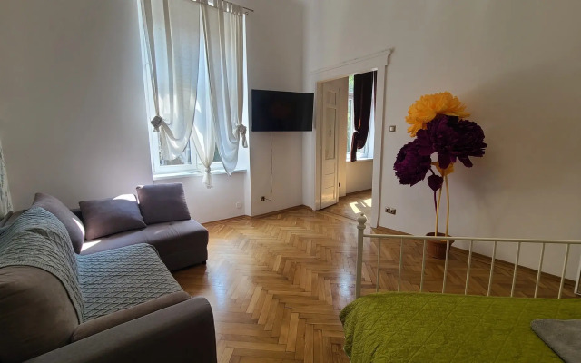 Lorf Hostel&Apartments