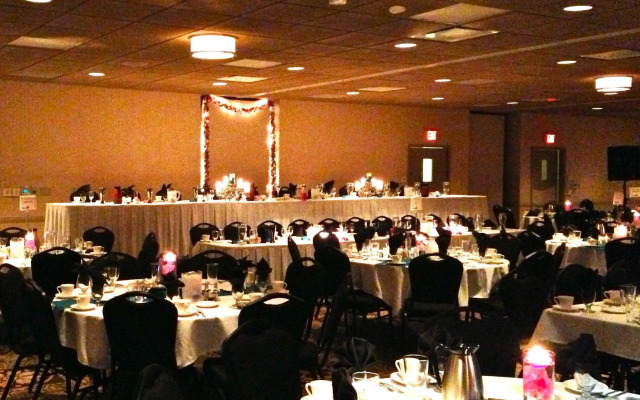 Norwood Inn & Suites La Crosse