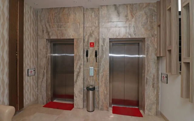 C Pearls Hotel  Banque by OYO Rooms