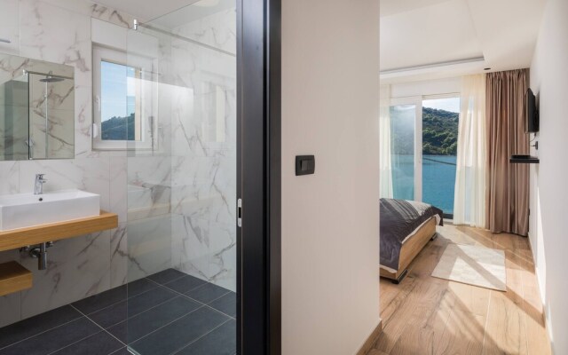 Beachfront Villa Seashell with Pool