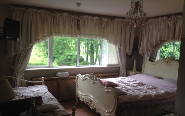 Arch House BB