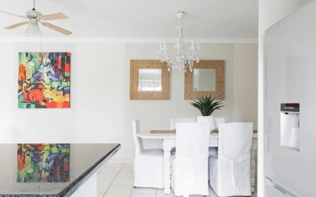 Banana palm luxury cottage