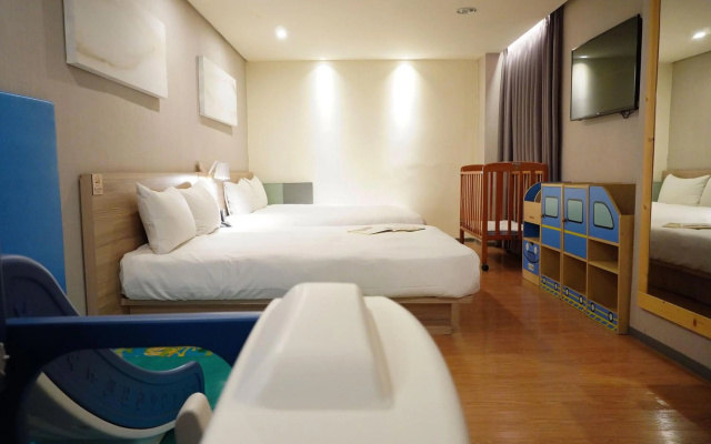Smile 73 Hotel - Image 5