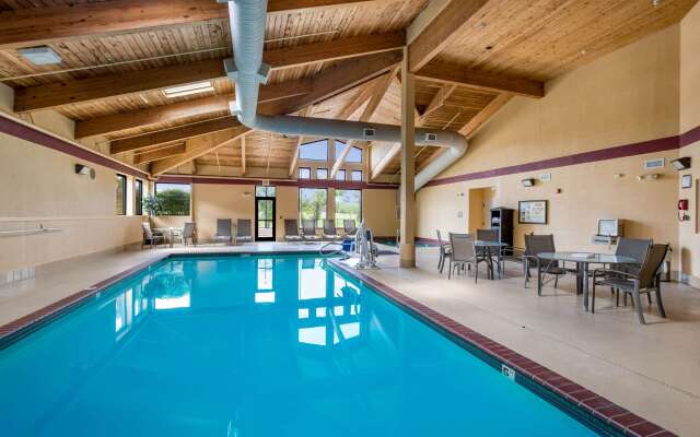 Quality Inn & Suites Lawrence - University Area