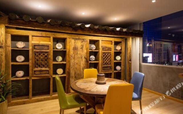 Juntang Hotel (Kunming Railway Station Joy City)