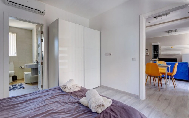 Idyllic Apartment Just off the Promenade