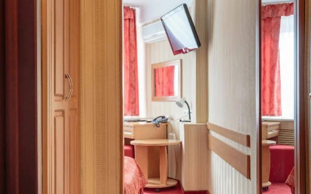 Tourist Hotel