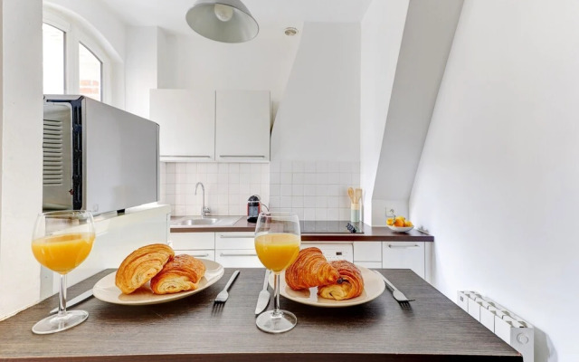 Elegant 1BR Steps to Marais & Louvre