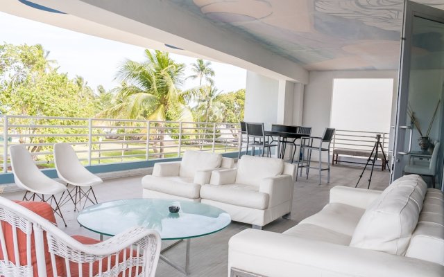 Strand Ocean Dr Suites by SV Rentals