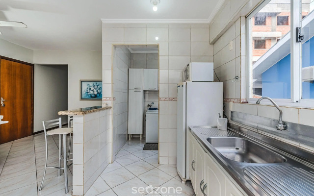 Apto c/varanda a 3min da praia de Bombas FDL103